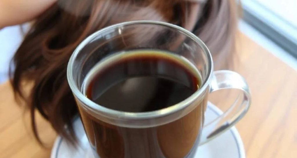 عوارض نوشیدن چای بعد از کاشت مو