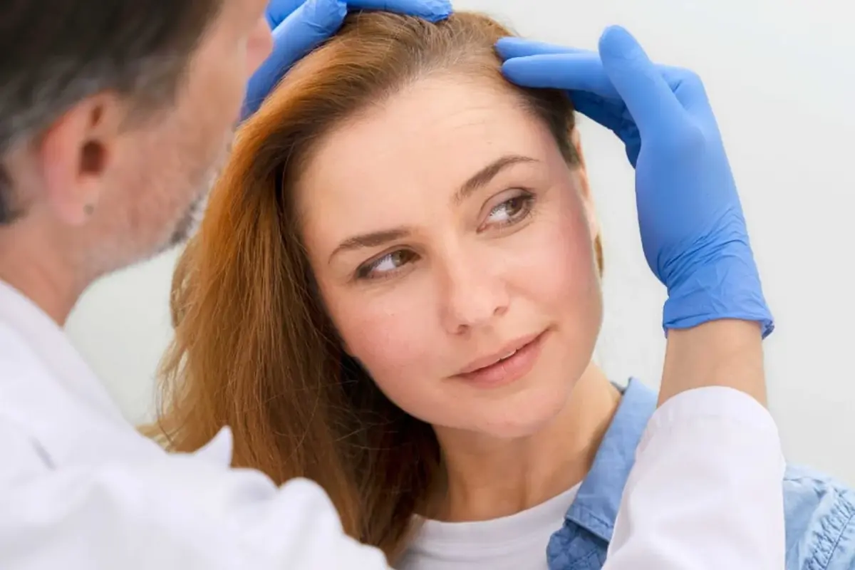 آیا میتوان همزمان کاشت مو و کاشت ابرو انجام داد؟