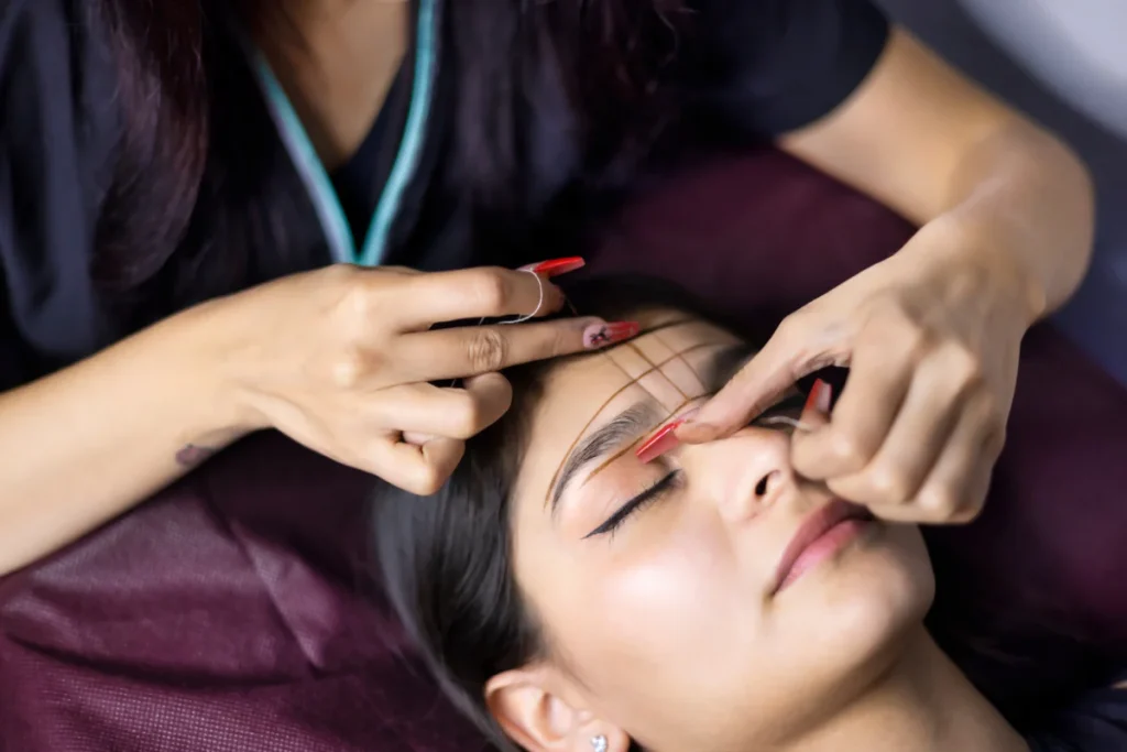 کاشت ابرو در افرادی که سابقه جراحی پلاستیک دارند