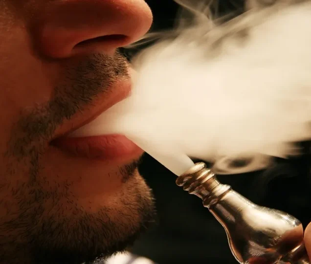 چرا نباید بعد از کاشت ابرو قلیان کشید؟