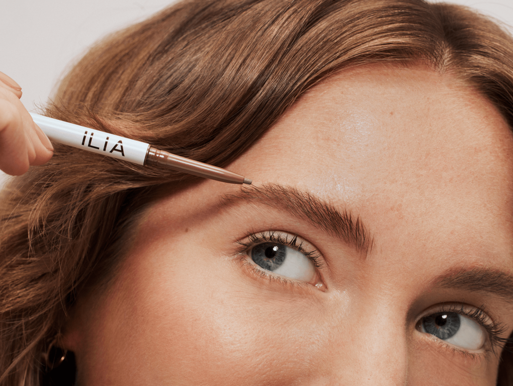 رنگ کردن ابرو بعد از کاشت ابرپ