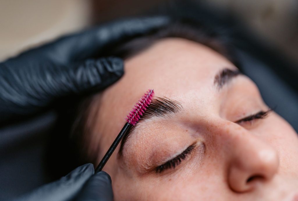 رنگ کردن ابرو بعد از کاشت ابرپ