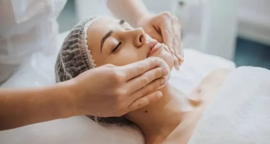 بهترین کلینیک های فیشیال صورت در سعادت آباد