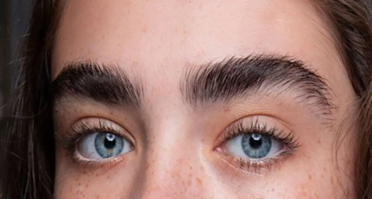 کاشت ابرو طبیعی بدون جراحی