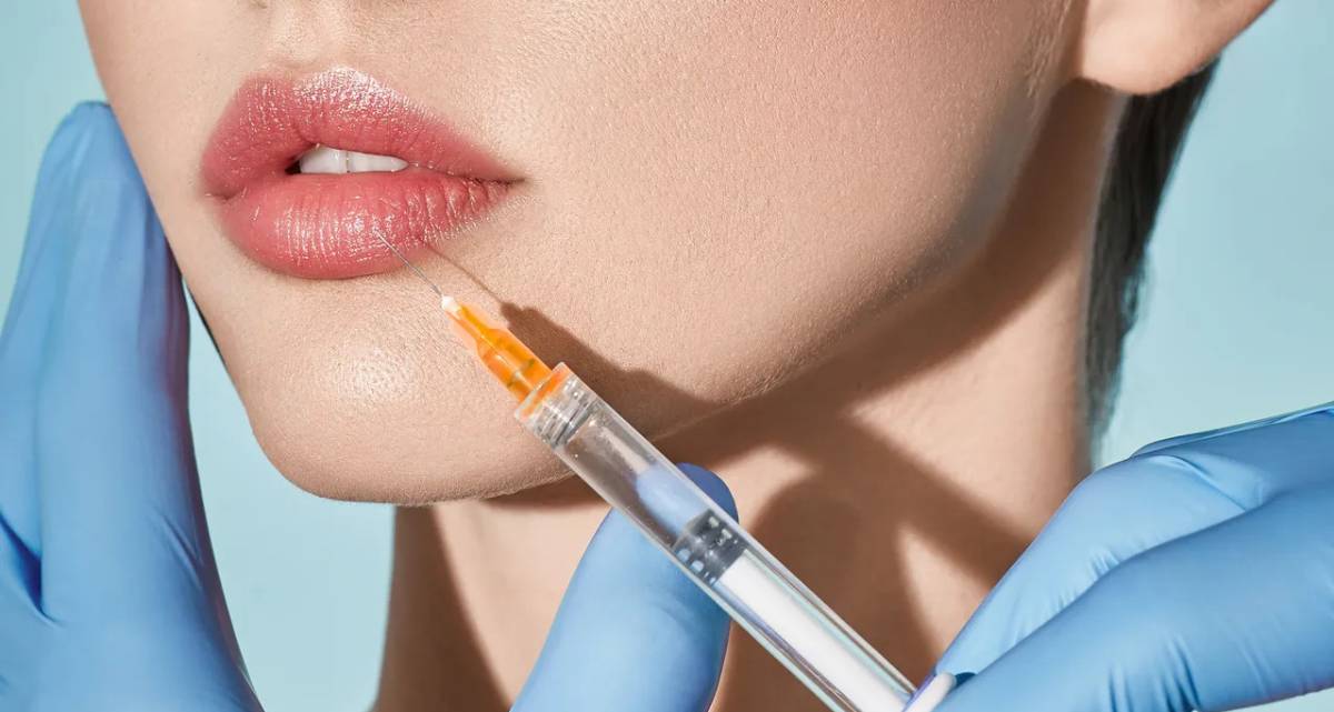 تزریق آنزیم به لب؛ مراحل اصلاح فرم لب و نکات مهم