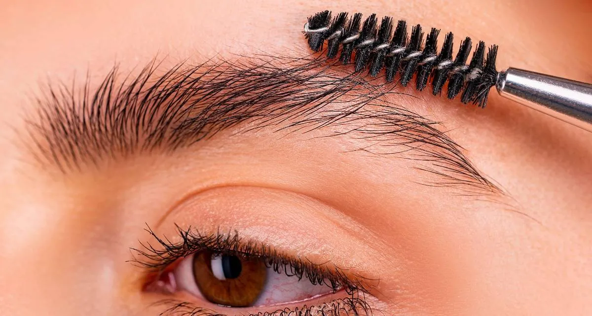 عوامل موثر بر موفقیت کاشت ابرو بدون جراحی