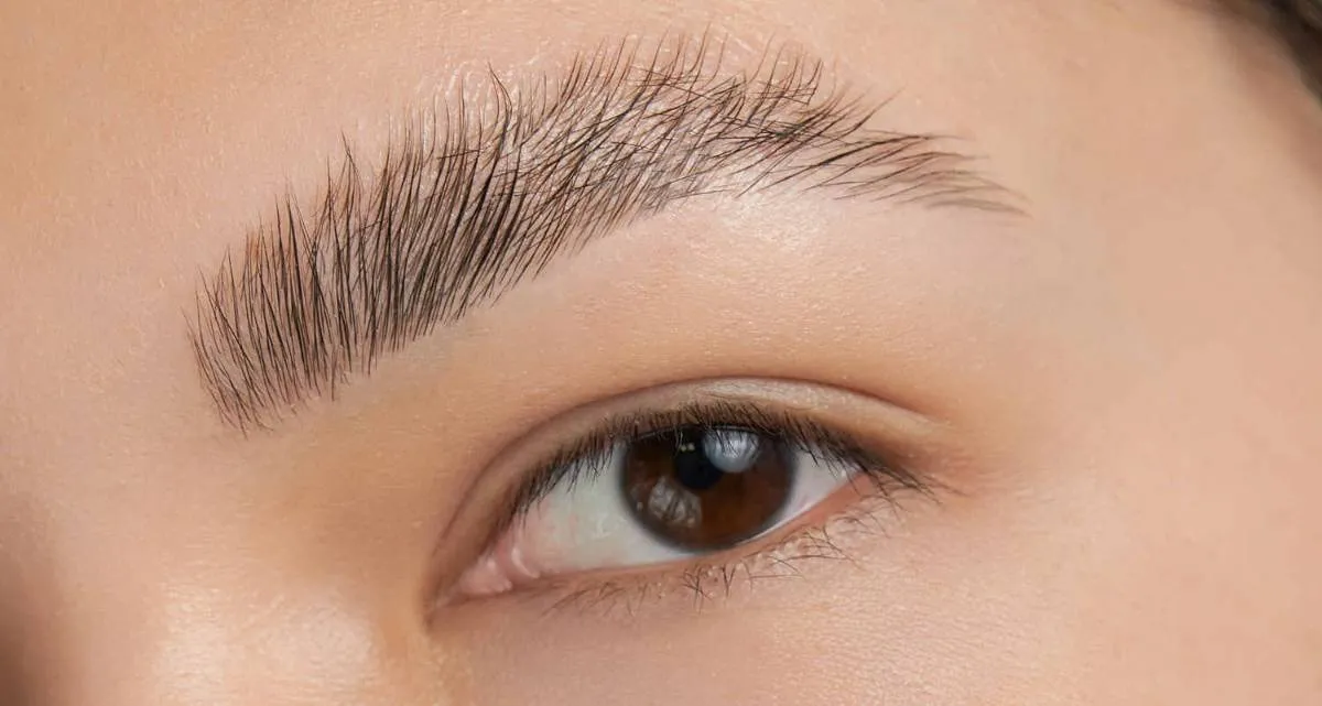 معایب و ریسک های کاشت ابرو بدون جراحی