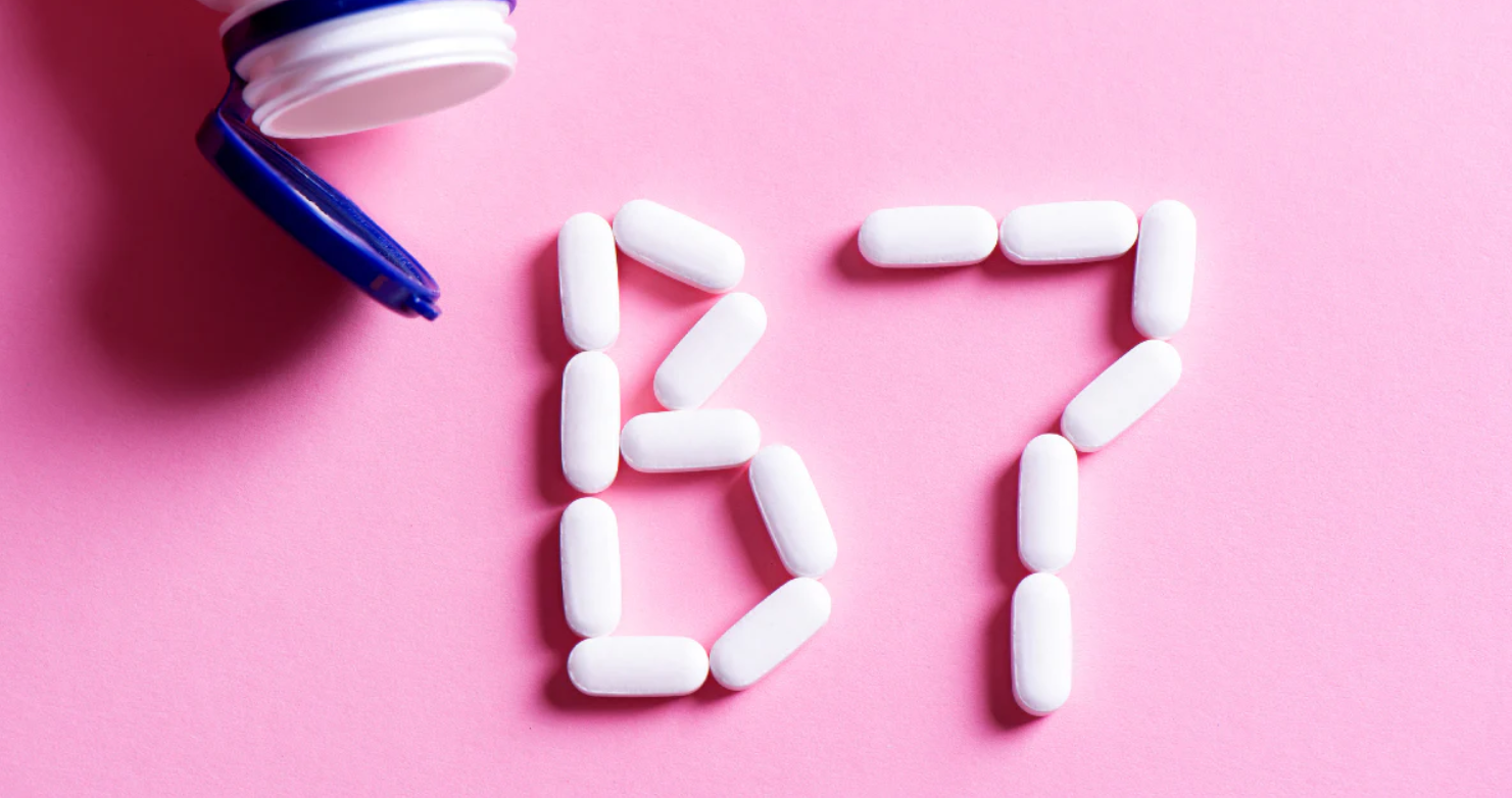 تأثیر مکمل‌های رشد مو بر نتایج لیزر موهای زائد؛ آنچه باید بدانید