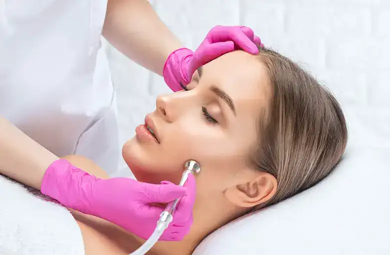 لیزر فراکشنال بهتر است یا میکرودرم ابریژن